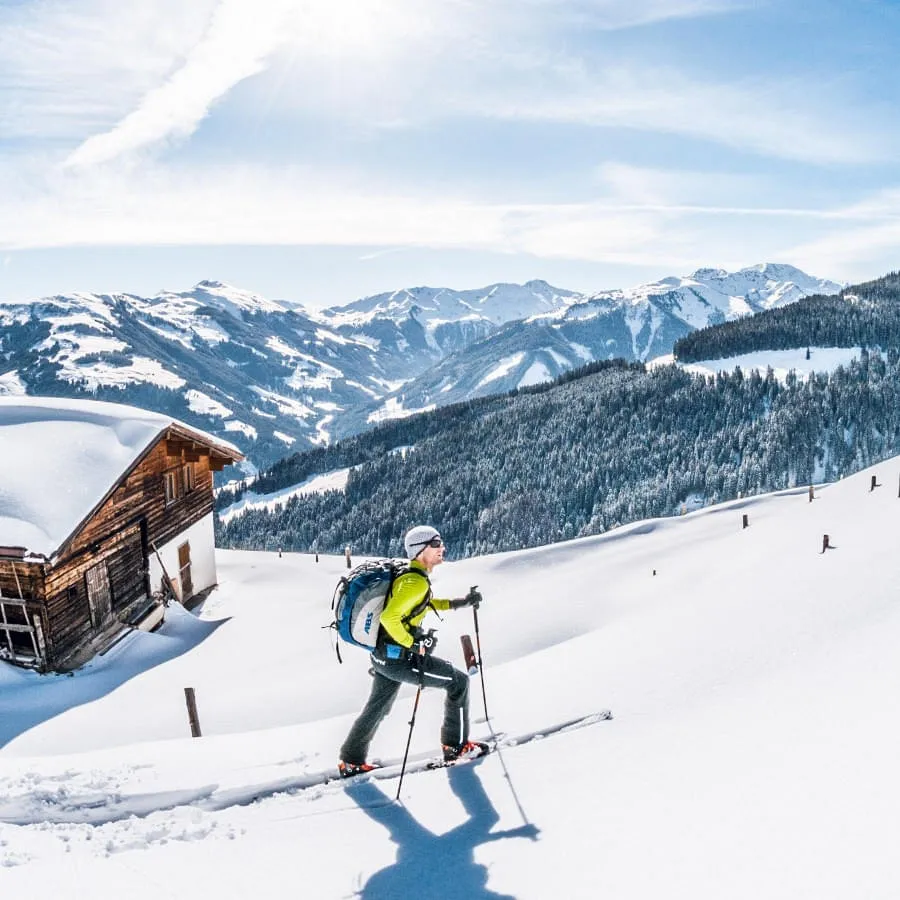 skitour-mit-perfekter-aussicht-in-den-kitzbueheler-alpen